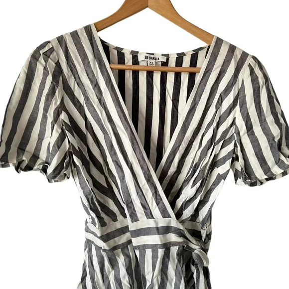 BB DAKOTA Women's Wrappers Delight Stripe Wrap Top - Picture 7 of 15